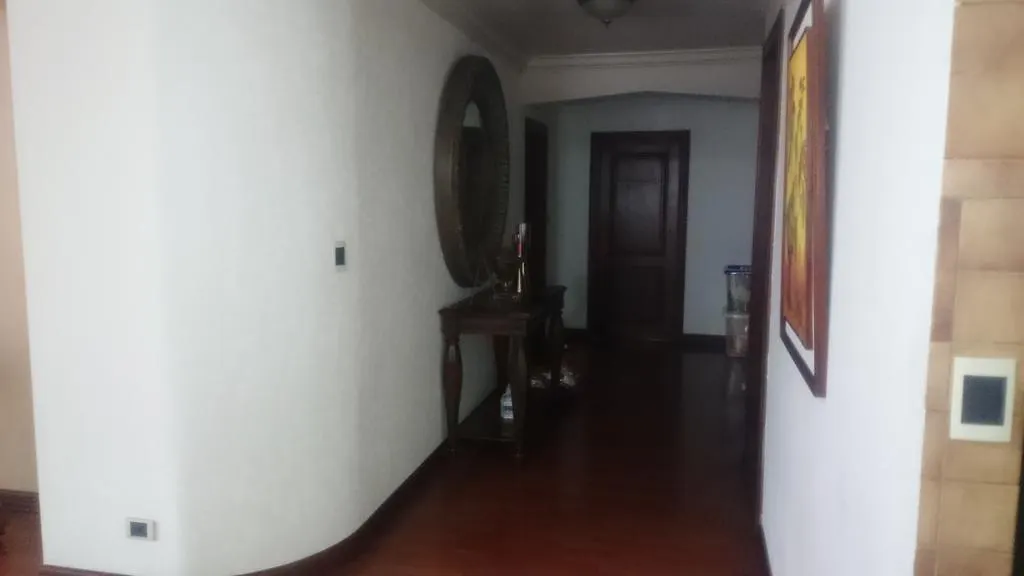 Luxury Apartment La Carolina Кито