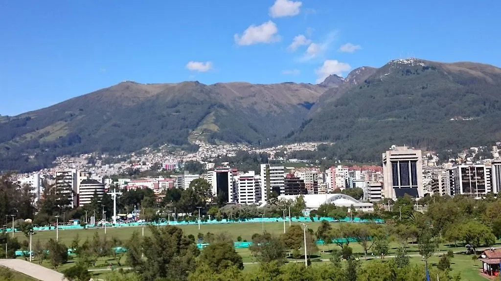 Luxury Apartment La Carolina Кито